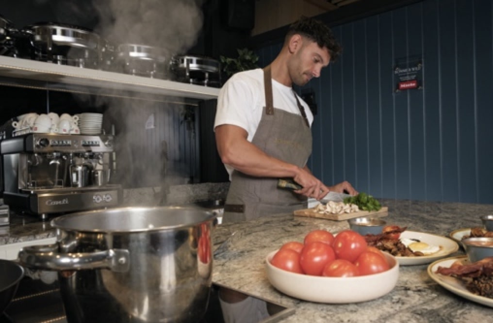 EB58C53B-6297-420D-A392-4ED9D5DD5461